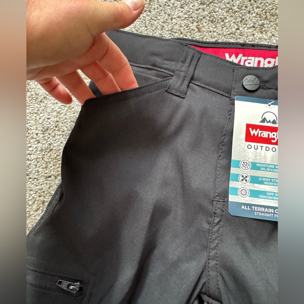 Boys Wrangler black Cargo Pants - Picture 5 of 7
